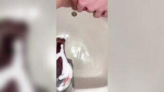 Controlled piss in sink