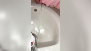 Controlled piss in sink