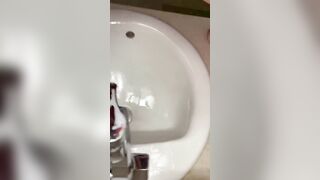 Controlled piss in sink