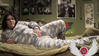 Having Fun into my parents' bed into my pajamas, I masturbate