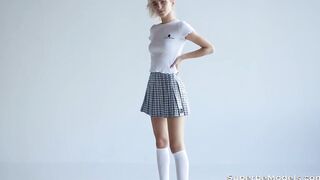 SUPERBE Nubile Blonde Bella Luz Gets Naked Nude And Shows Cunt
