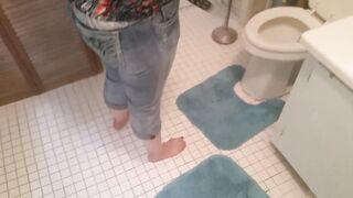 Her vagina is leaking soak after peeing as she pulls me in the restroom while bf is almost home!