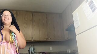 Moxie Fizzle reaction to 100 stroke scene behind sex tape