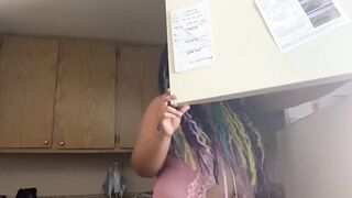 Moxie Fizzle reaction to 100 stroke scene behind sex tape