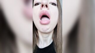Играю со сладенькой спермой и глотаю с удовольствием