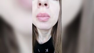 Играю со сладенькой спермой и глотаю с удовольствием
