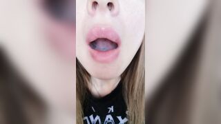 Играю со сладенькой спермой и глотаю с удовольствием