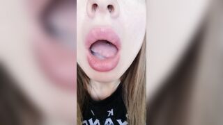 Играю со сладенькой спермой и глотаю с удовольствием