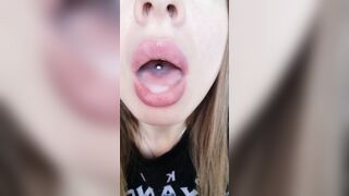 Играю со сладенькой спермой и глотаю с удовольствием