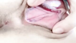 ルームメイトにバレないようにこっそりオナニー