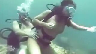 Maglaro tayo sa ilalim ng dagat