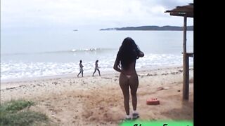 Mostrando tudo na Praia enquanto meu Irmão me Filmava