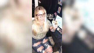 From Instagram Live @goldensmokingmodels