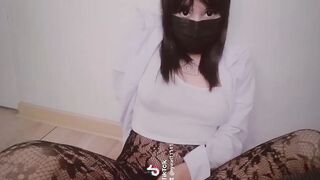 Intentando que no me escuchen los invitados ASMR - Nyauri1