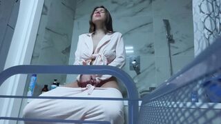 She likes to masturbate her snatch into the toilet while no 1 sees