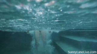 Meat Milking Mermaid! Sexsual Sunny Lane Blowing Penis Into The