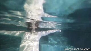 Meat Milking Mermaid! Sexsual Sunny Lane Blowing Penis Into The