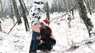 Christmas sex into the frozen forest, cum inside mouth, outdoor amateurs