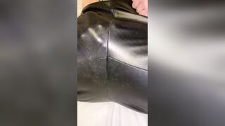 British Amateur Mom Having Fun With Her Snatch Under Her Leather Trousers