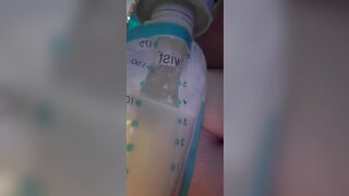 CLOSE UP pumping SQUIRT breast milk in bag BIG bbw BOOBS