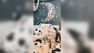 BOTTOMLESS TWERKING SEXUAL SCHOOL GIRL
