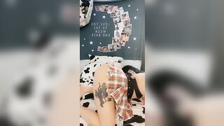 BOTTOMLESS TWERKING SEXUAL SCHOOL GIRL