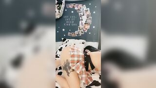 BOTTOMLESS TWERKING SEXUAL SCHOOL GIRL