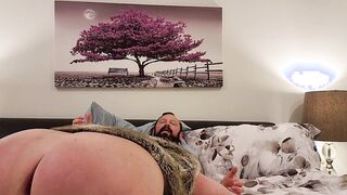 MOM KNOWS HOW TO USE HER SNATCH TO SUCK THE CUM FROM HER PREY!