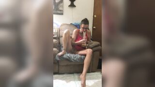 Rachel Highandhorny22 Smoke a little before I piss inside my livingroom!