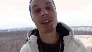 Undressed at the youtuber into the vehicle for cash