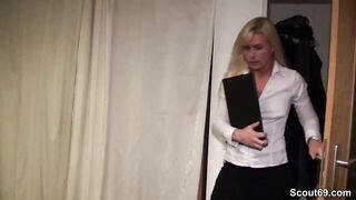 2 MILFs schicken Jungspund weg und ficken seinen Vater