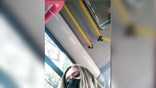 loira gostosa masturba no coletivo bus blonde Masturbating