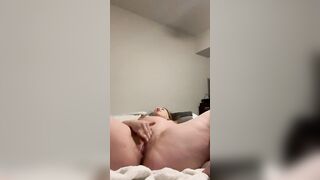 babe Pregnant women grind her soak vagina