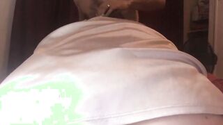 683 (01) - Viens me baiser dans ma panties en satin, culotte, talons, bas