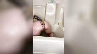 First Day Of Turned On PAWG Stretching Her Butt For Anal Fisting