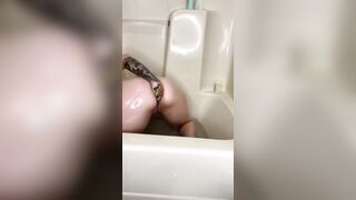 First Day Of Turned On PAWG Stretching Her Butt For Anal Fisting