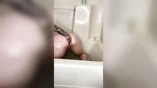 First Day Of Turned On PAWG Stretching Her Butt For Anal Fisting