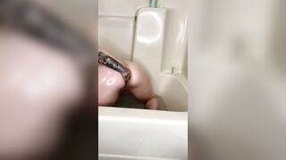 First Day Of Turned On PAWG Stretching Her Butt For Anal Fisting