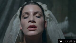 See a dirty abandoned bride masturbate to a mindblowing orgasm