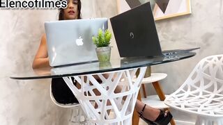 Models fucks agency secretary after she twists her feet