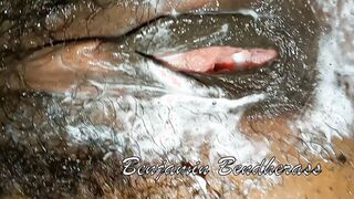 SUBSCRIBE - BUSHY CREAMY CLOSE UP ON LOOP (ON LOOP)