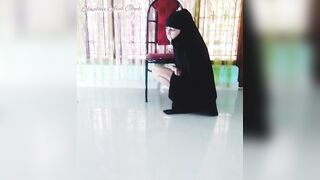 Arab Cougar Cum Leaking Mouth Completion