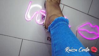 beauty new cunt with mouth into high heels putting her little toes