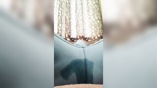 Chubby Women Wears Clitoris Sucker into Jeans and Squirts