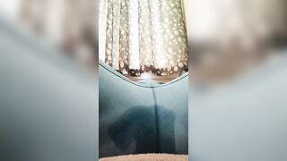 Chubby Women Wears Clitoris Sucker into Jeans and Squirts