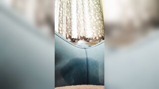 Chubby Women Wears Clitoris Sucker into Jeans and Squirts