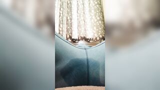 Chubby Women Wears Clitoris Sucker into Jeans and Squirts