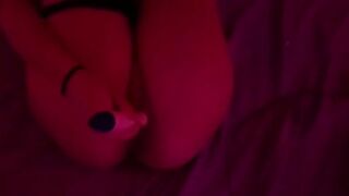 il mio ragazzo mi filma mentre mi masturbo con il tubo