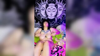 Get inked gothic bimbos uses sex toy