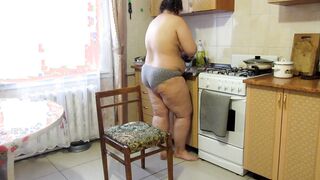 Lesbo with a long toy fucks a fat mistress with